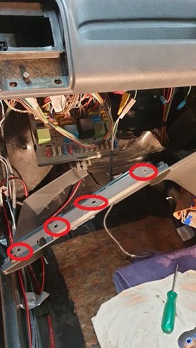 2143694945_205dashscrews1.jpg.acc42b57d44258ae408210d32a094968.jpg