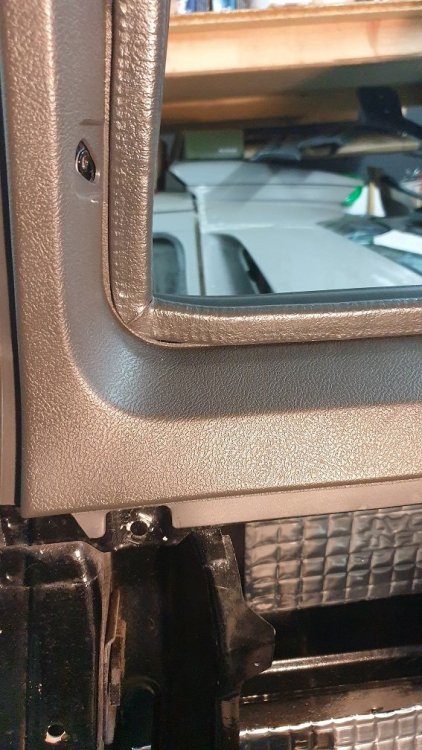 465804473_rearquarterrubberseal.thumb.jpg.3c6a168cd7b2c41d2b06dd71f1753e28.jpg